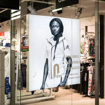 Valokaappi / valolaatikko esittelyikkunassa