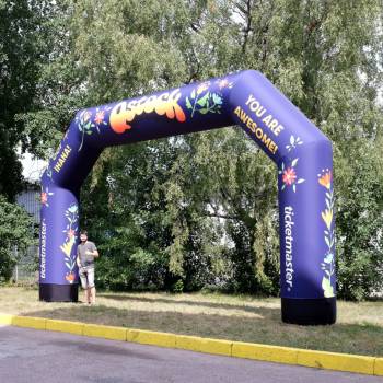 Inflatable advertising - racers finish gate Inflatable advertising - racers finish gate