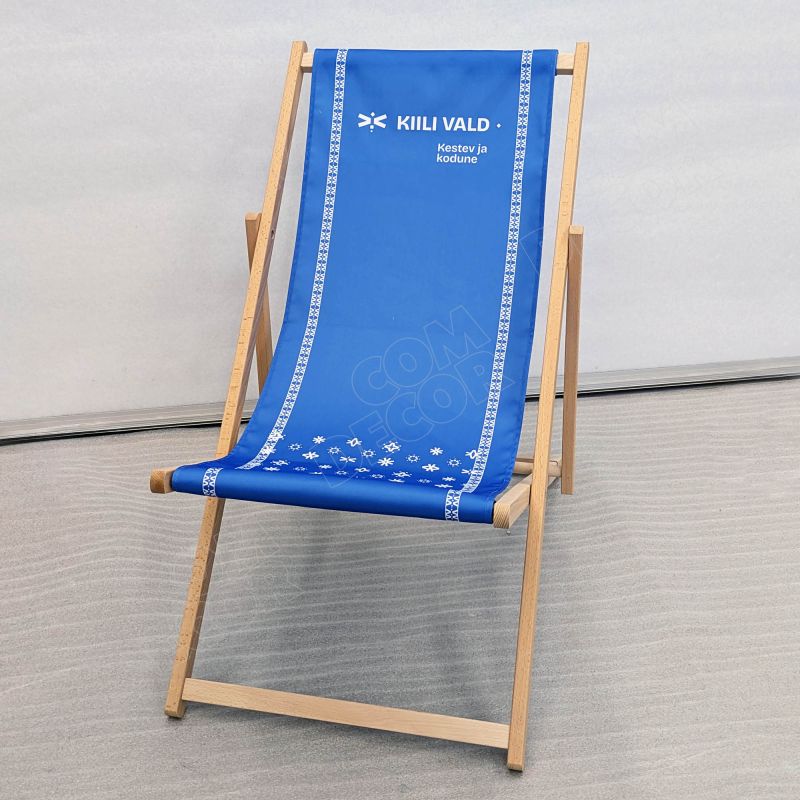 Deck chair with advertisement